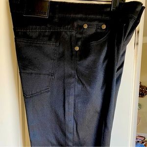 Men’s black Skinny/Tapered pant! Excellent condition. Never worn